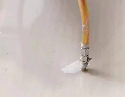 荆州市瓷砖空鼓维修公司专业解答在瓷砖铺贴过程中，如果使用的砂料过粗（如全部使用了粗砂），可能会导致以下问题
